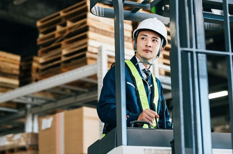 フォークリフトの安全対策！事故を防止するには？