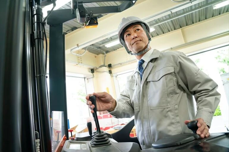 フォークリフトの種類や特徴を解説！