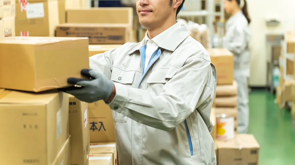 出荷作業とは？基本の流れ8ステップから効率化のコツ・誤出荷防止策まで徹底解説